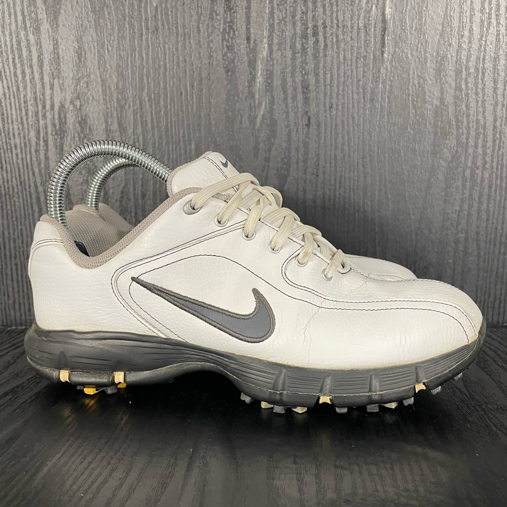 Nike REVIVE GOLF SHOE SIZE 6Y